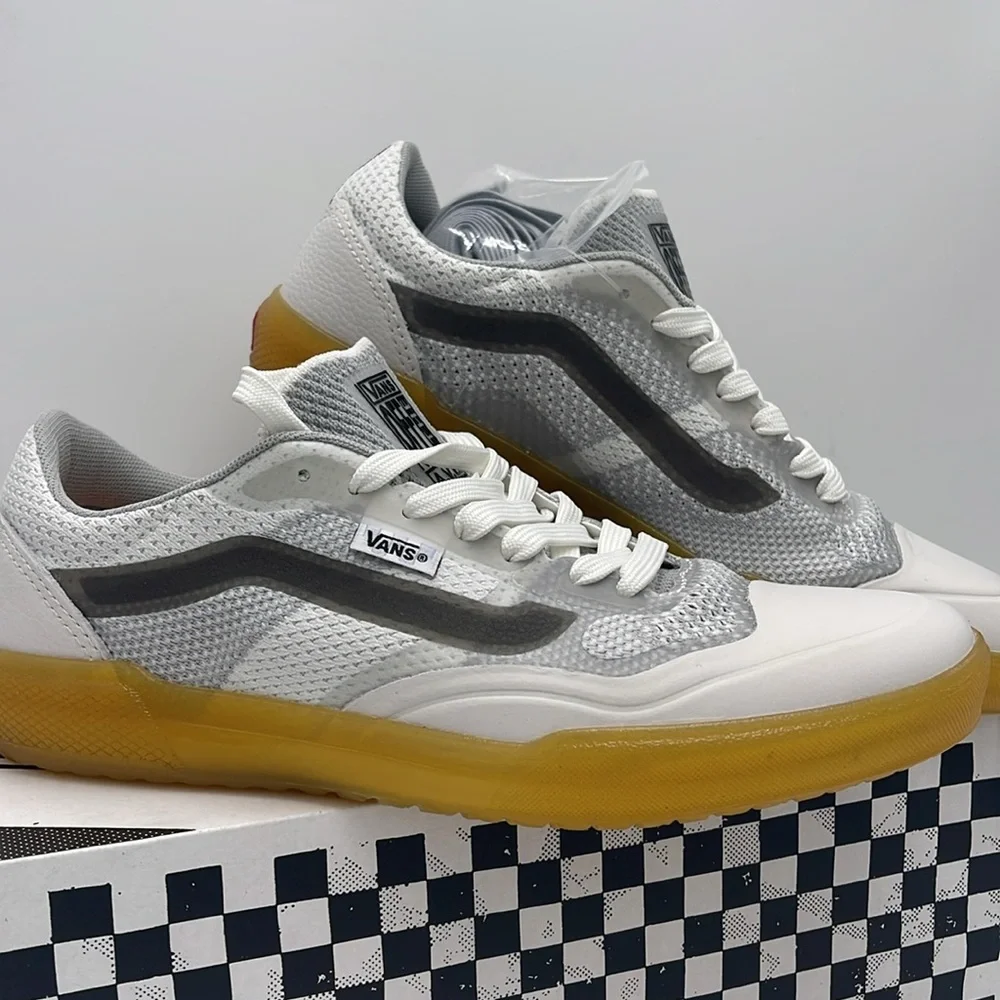 Vans Men’s Ave Knit. White/Gum
VN0005UW9DH
Sneakers - Picture 7 of 16